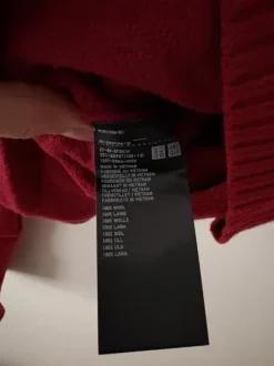 Uniqlo lambswool sweater