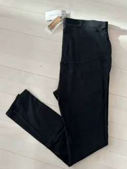 Uudet äitiysleggingsit