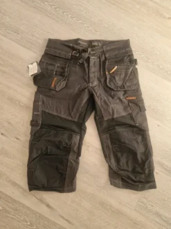 Uudet riipputaskuhousut (54)