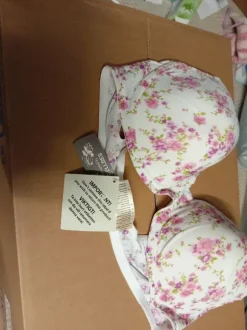 Uudet topatut rintaliivit(629)