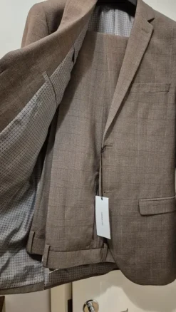 Uusi miesten puku Isaac Dewhirst