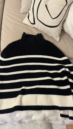 Vaakaraitainen neule