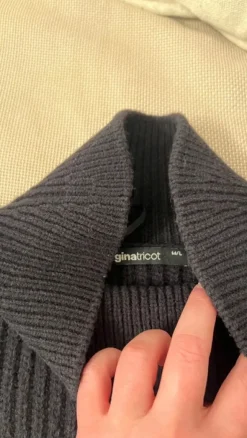 Vaakaraitainen neule