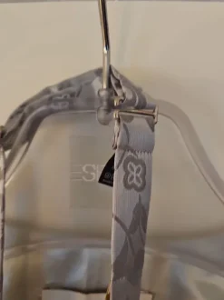 Vaalea DOT England liivi ja kravaatti (40)