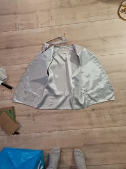 Vaalea DOT England liivi ja kravaatti (40)