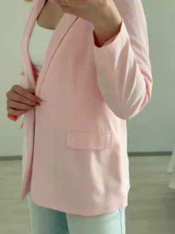 Vaaleanpunainen bleiseri