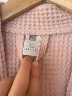 Vaaleanpunainen kypytakki