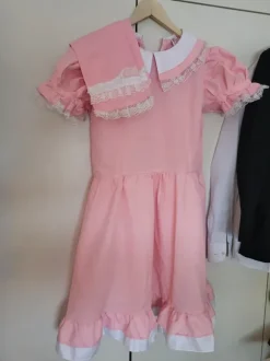 Vaaleanpunainen meidomekko