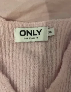 Vaaleanpunainen neule