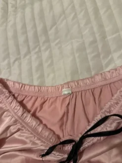 Vaaleanpunaiset pitsishortsit L/XL