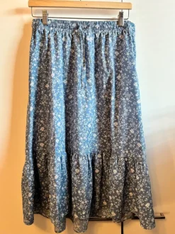 Vaaleansininen kukkahame