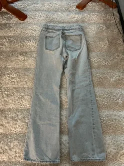 Vaaleansiniset boot cut farkut