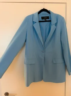 VaaleaSininen bleiseri