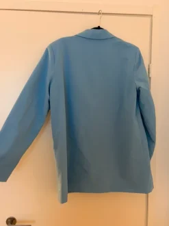 VaaleaSininen bleiseri