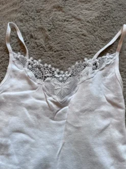 Valkoinen basic toppi S