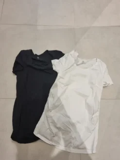 Valkoinen ja musta äitiyspaita