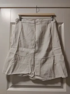 Valkoinen kietaisuhame