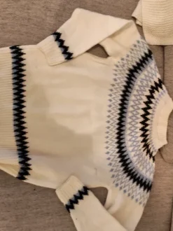 Valkoinen norjalaistyylinen kirjoneule