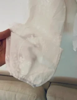 Valkoinen pitsipaita