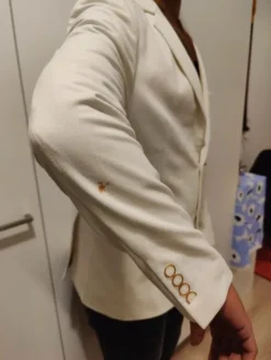 Valkoinen puvuntakki