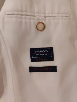 Valkoinen puvuntakki