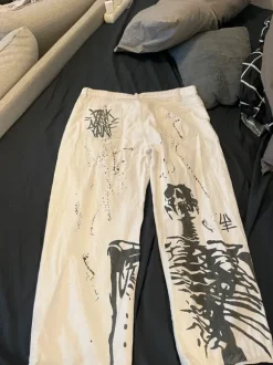 Valkoiset baggy farkut