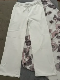 valkoiset college housut