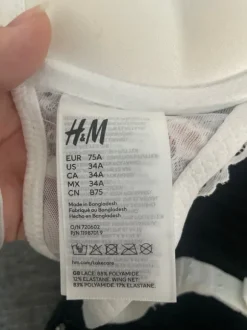 Valkoiset rintaliivit