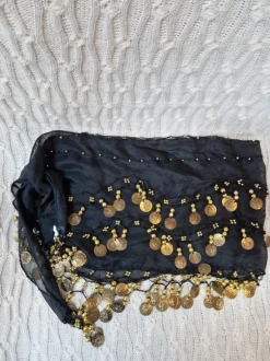 Žvanganti skara su ,,pinigėliais,,vakarėliui, šokiams