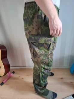 Varusteleka särmä tst M05 RES maastohousut