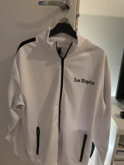 Vetoketjullinen paita