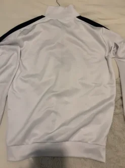 Vetoketjullinen paita