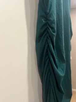 Vihreä raskausmekko