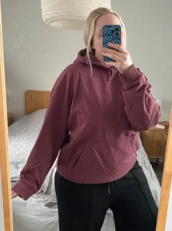 Viininpunainen huppari