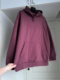 Viininpunainen huppari