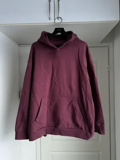 Viininpunainen huppari