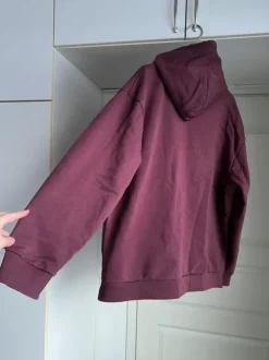 Viininpunainen huppari