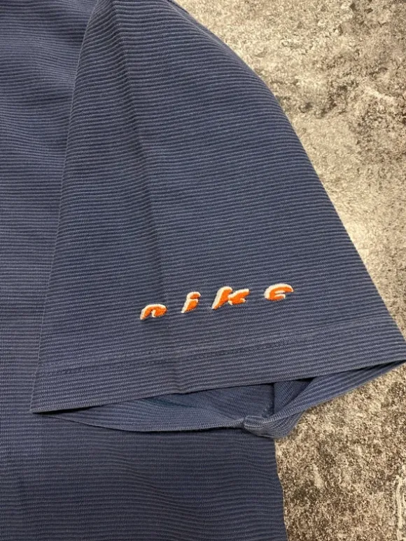 Vintage 90s center swoosh nike t-shirt