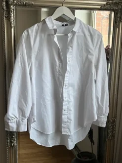 Vit oversized skjorta