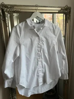 Vit oversized skjorta