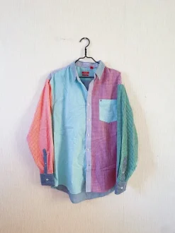 Värikäs kauluspaita