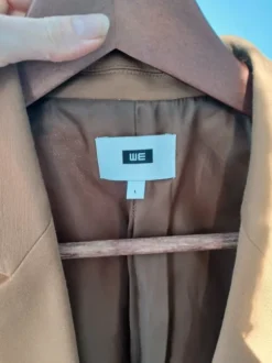 WE Fashionin vaaleanruskea jakku