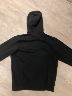 Weekday zip up musta.