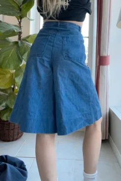 Wide legged high waisted capri pants