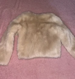 XS kokoinen pörrötakki